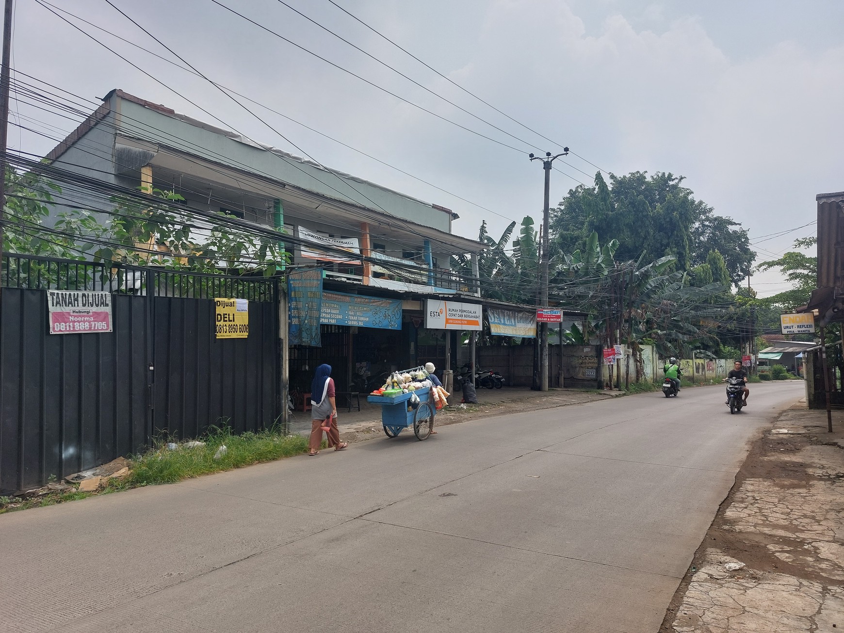 Tanah di pinggir jalan raya Ciangsana dekat perumahan Puri Ganda Asri.