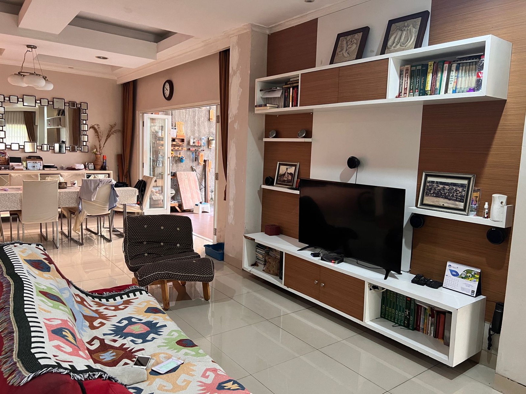 Rumah dekat jajan di pinggir jalan,kampus stan di Bintaro Jaya 5