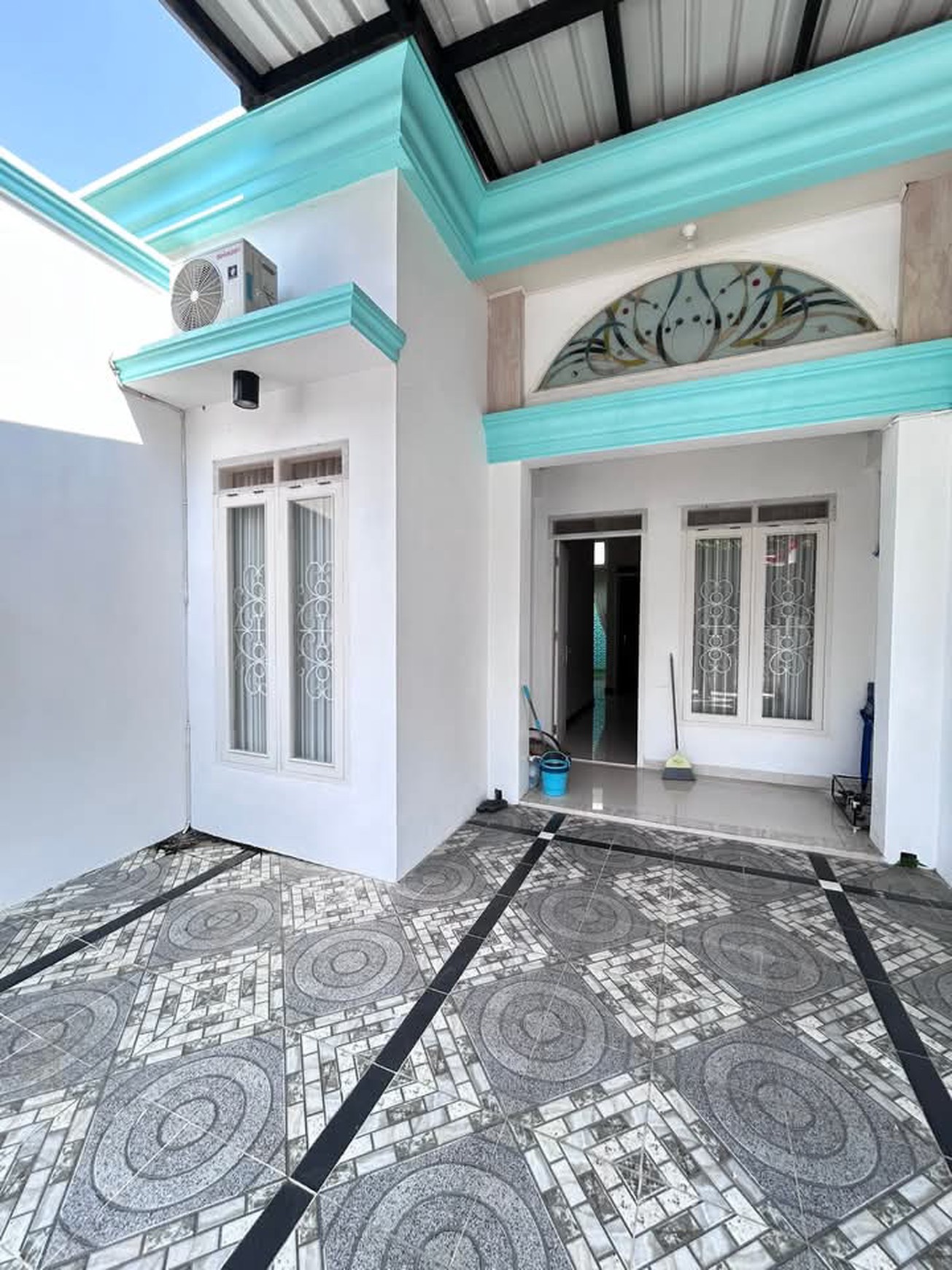 rumah estetik lt 118 m2 di teluk betung