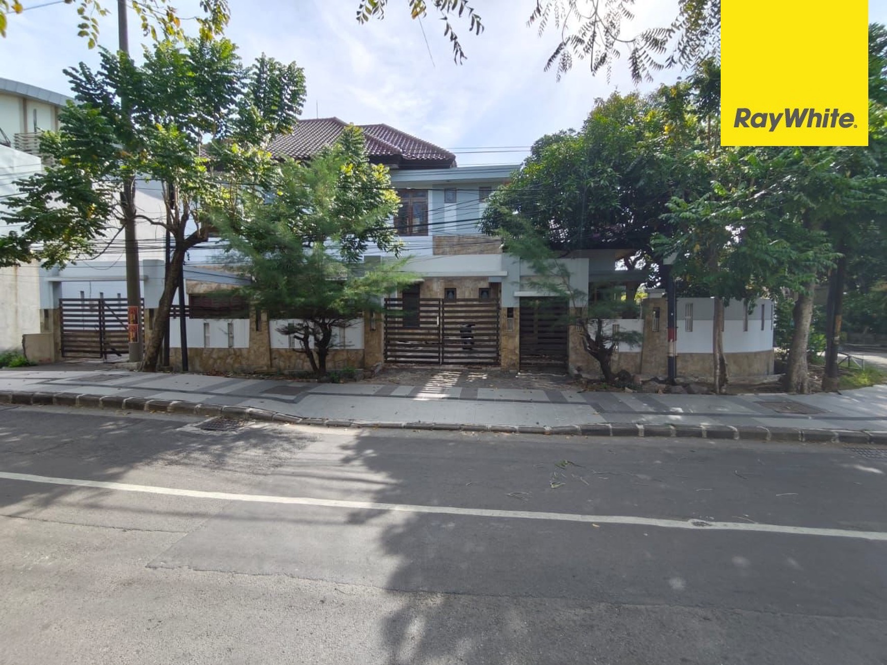 Disewakan Rumah 2 lantai di Gayungsari Barat Surabaya