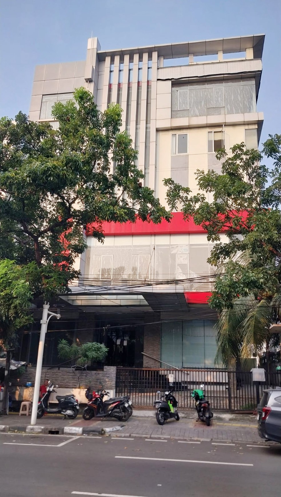 Gedung 6 Lantai Lokasi bagus di Cideng, Gambir Jakarta Pusat