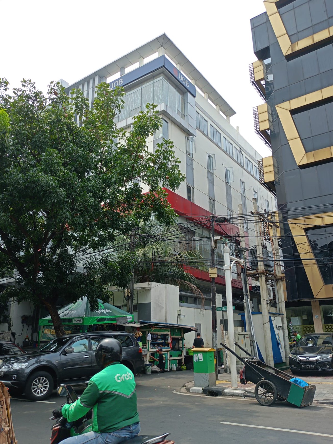 Gedung 6 Lantai Lokasi bagus di Cideng, Gambir Jakarta Pusat