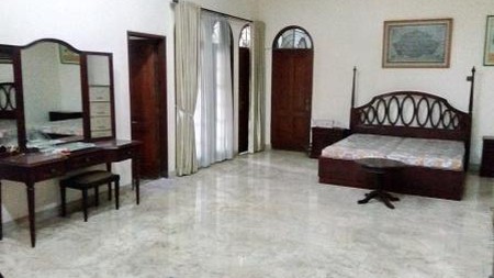 Rumah disewakan / dijual, lokasi di mega kuningan, Jakarta Selatan