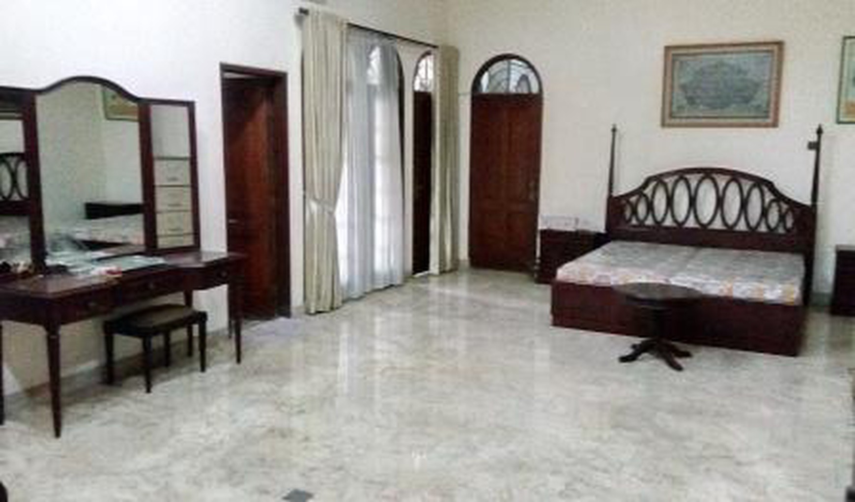 Rumah disewakan / dijual, lokasi di mega kuningan, Jakarta Selatan