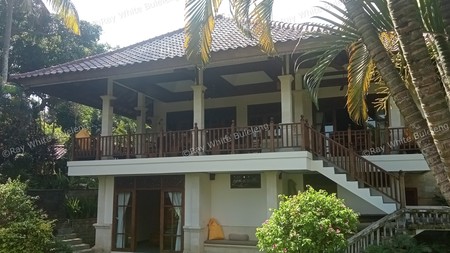Escape to Lovina 2-Story Villa & Expansive Land