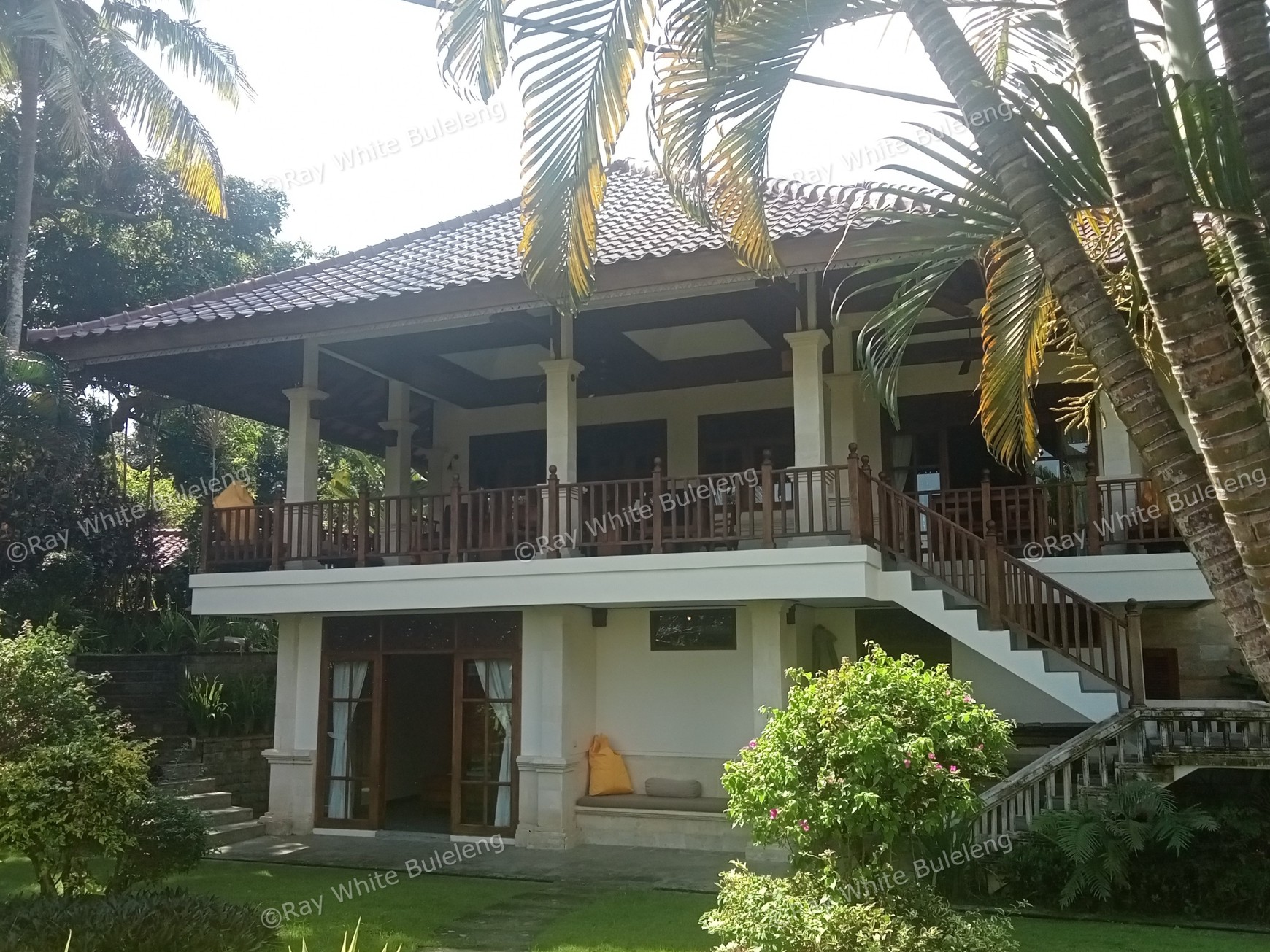 Escape to Lovina 2-Story Villa & Expansive Land