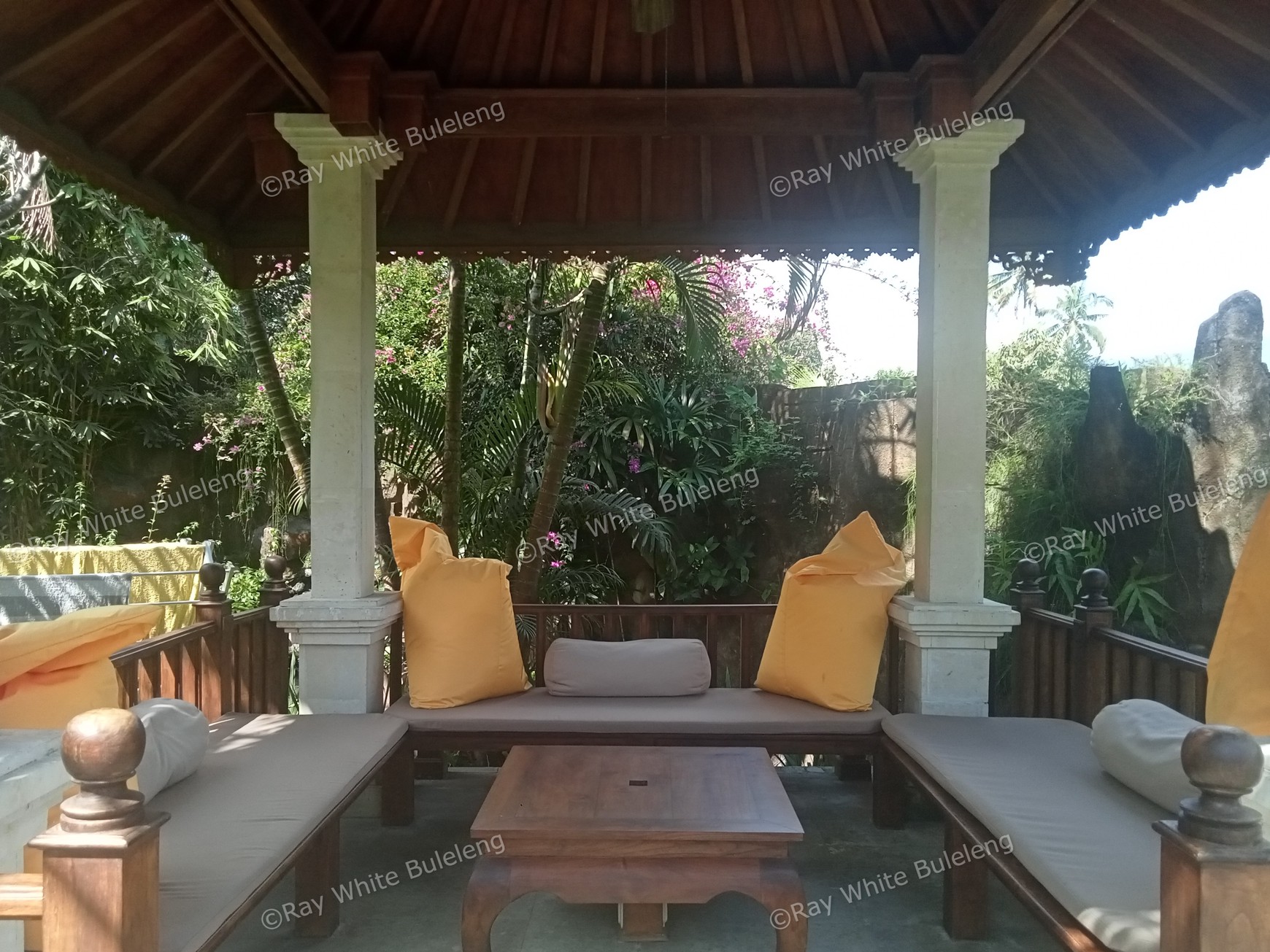 Escape to Lovina 2-Story Villa & Expansive Land