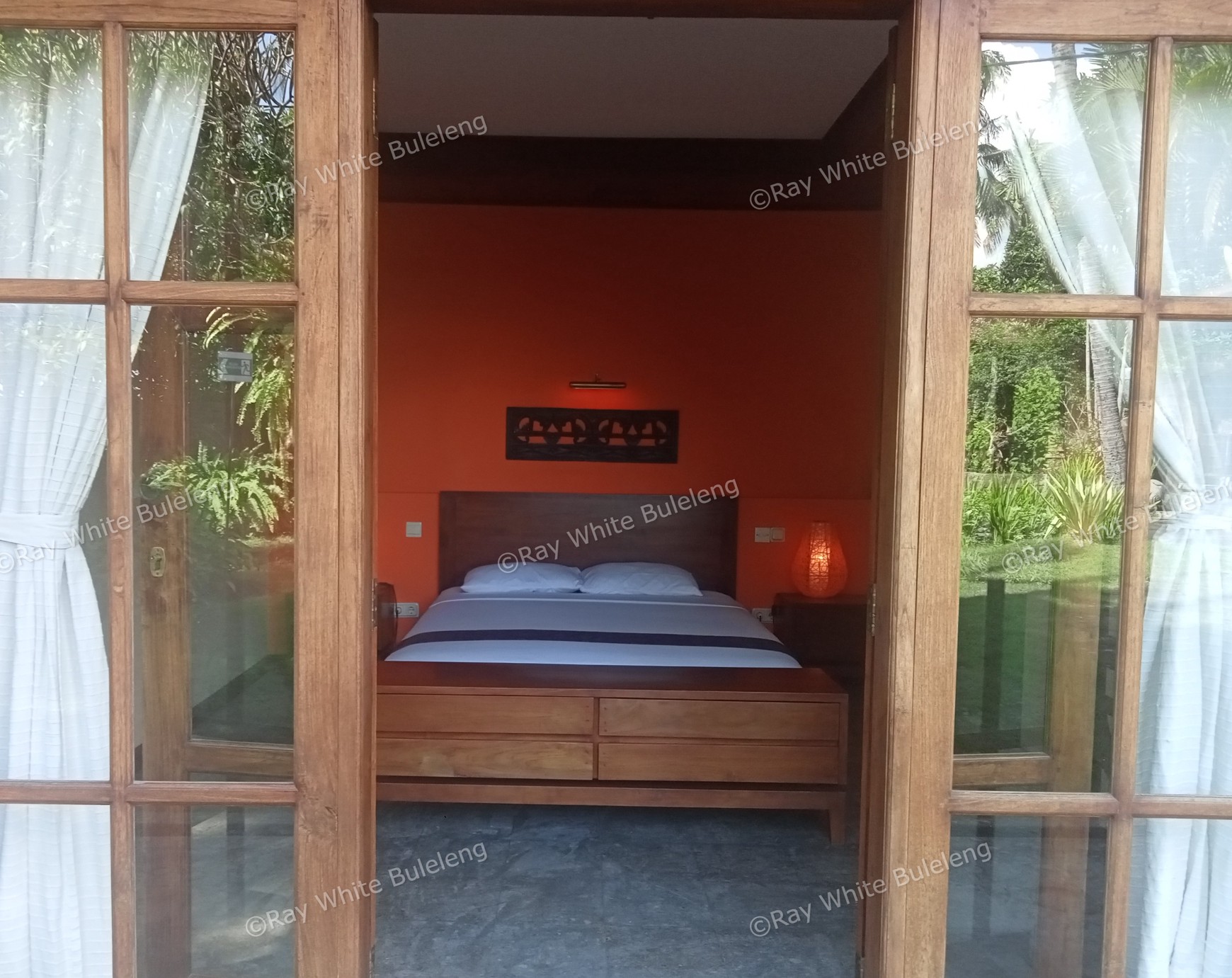 Escape to Lovina 2-Story Villa & Expansive Land