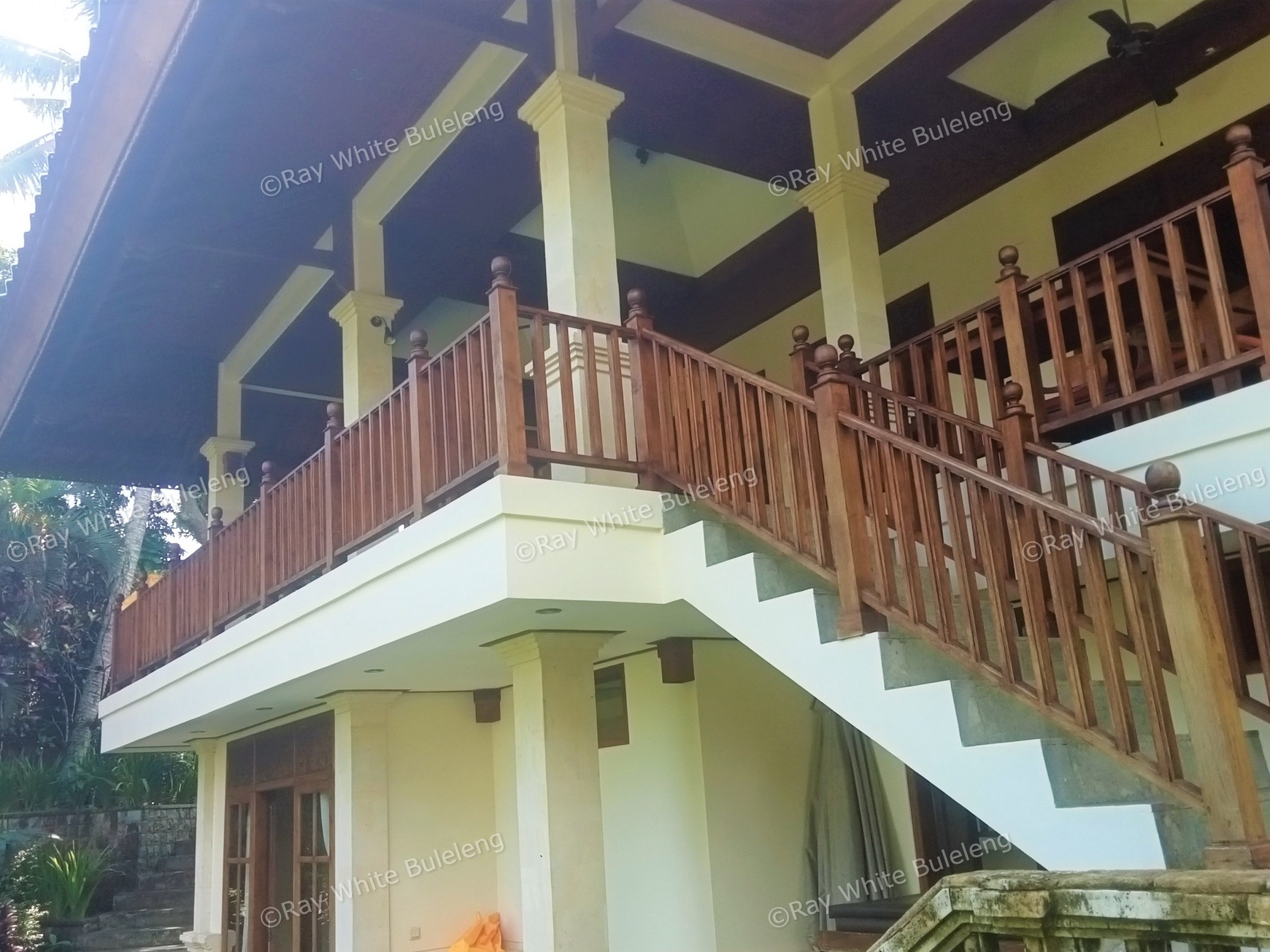 Escape to Lovina 2-Story Villa & Expansive Land