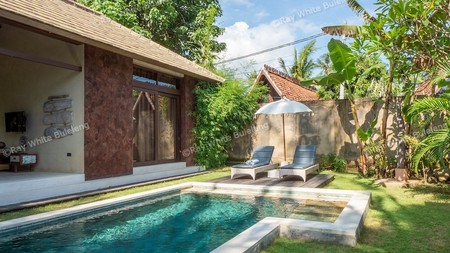 Cosy beachside villa for sale 45 min to Lovina