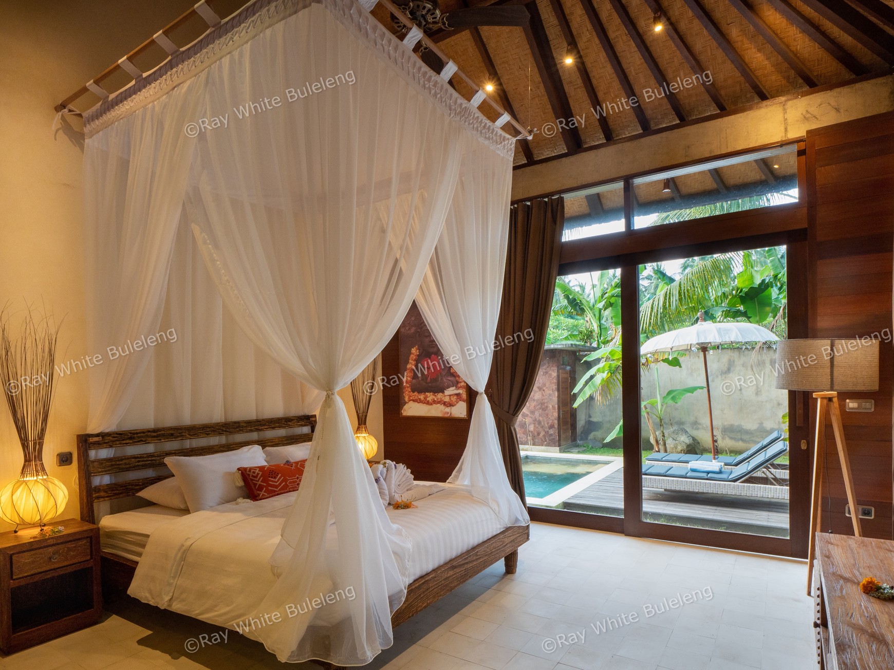 Cosy beachside villa for sale 45 min to Lovina