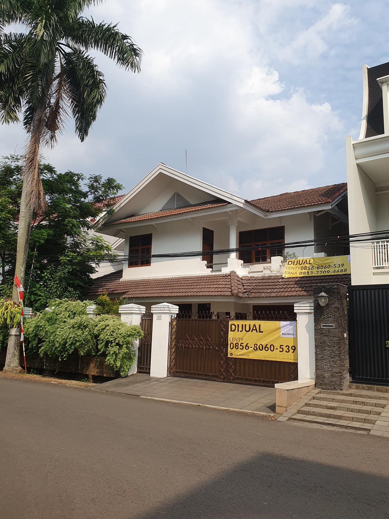Rumah Keluarga Mewah di Lokasi Strategis - Karang Asem Raya, Mega Kuningan