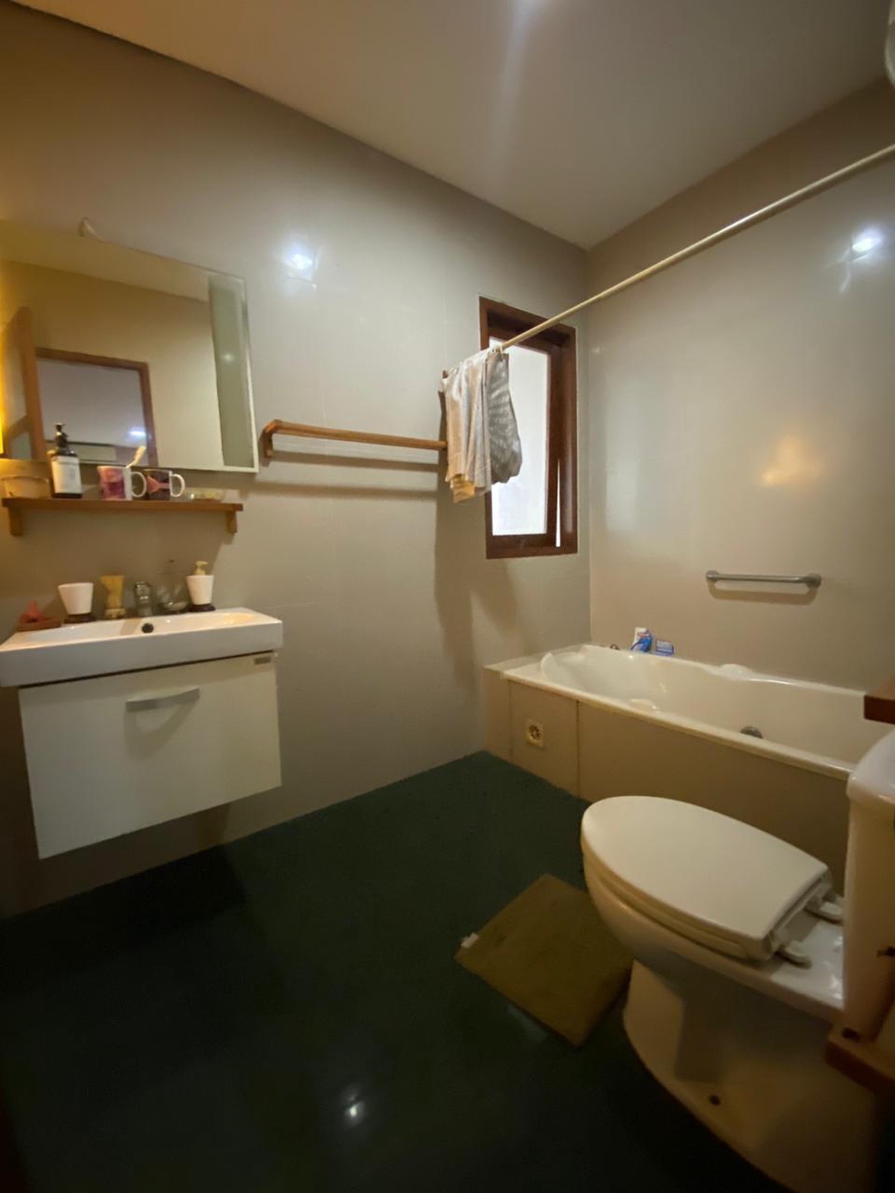 Rumah Bagus, lingkungan aman dan nyaman di Pondok Ranji.