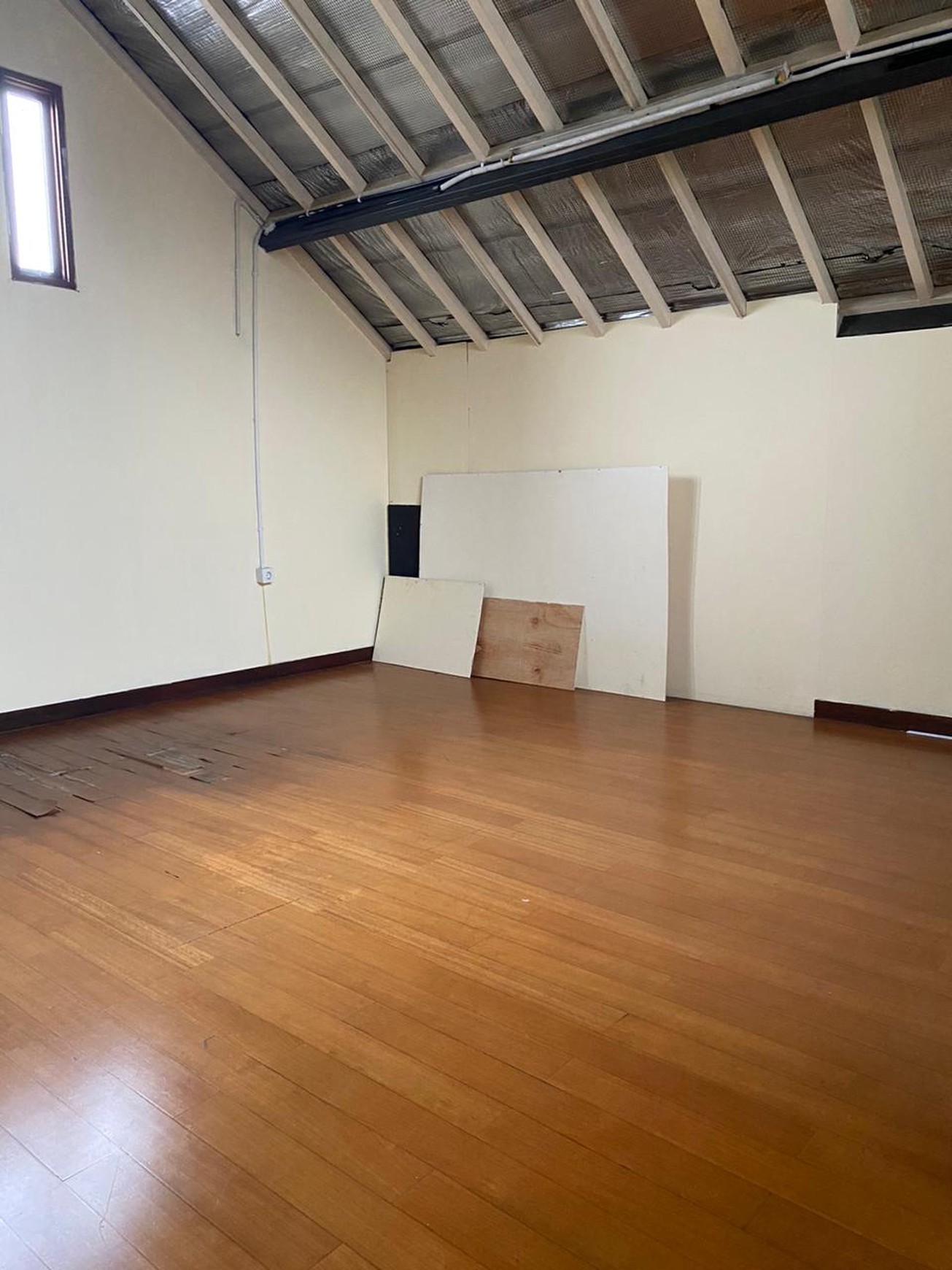 Rumah Bagus, lingkungan aman dan nyaman di Pondok Ranji.