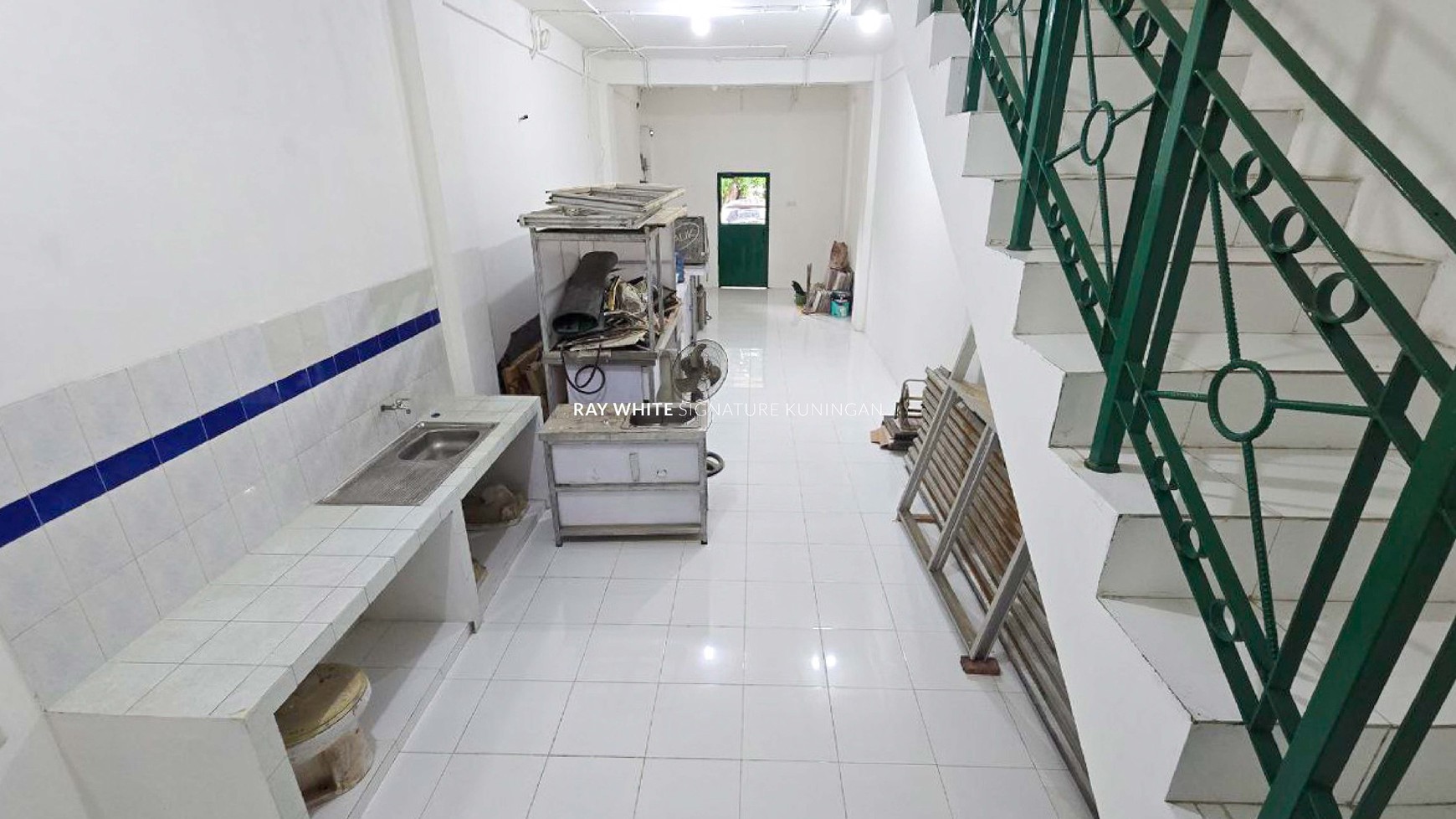 Sewa Ruko Strategis di Jl. Pasar Baru Timur, Sawah Besar - Jakarta Pusat