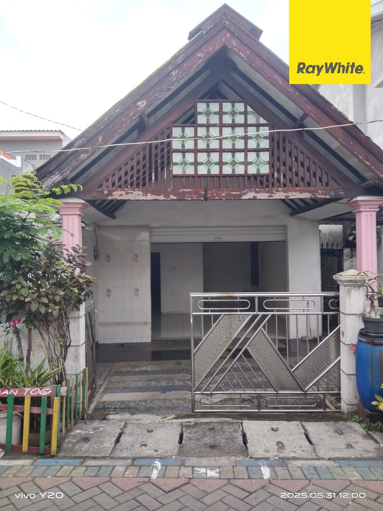 Dijual Rumah 2 lantai di Jl Kedung Anyar Surabaya Pusat