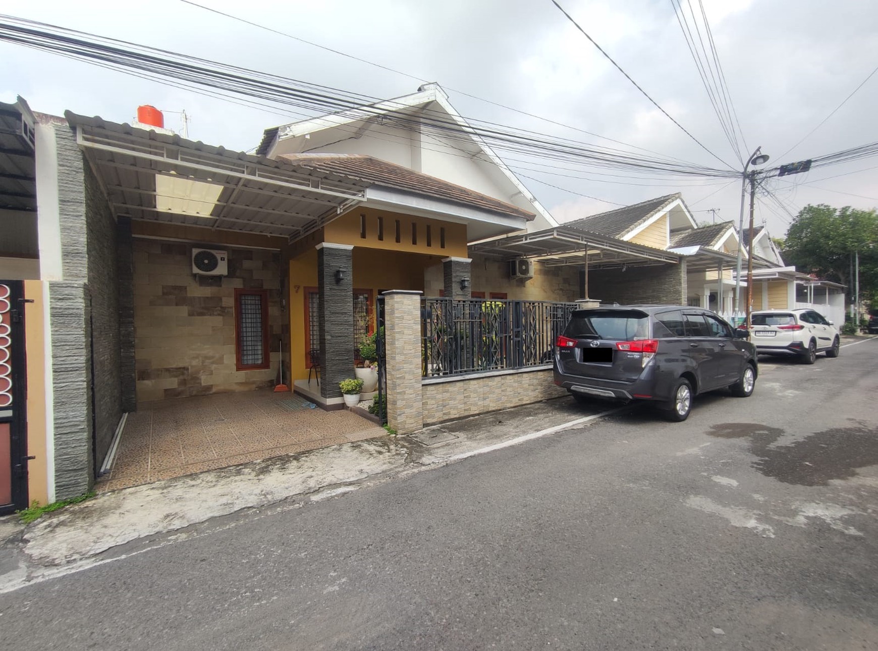 Rumah 3 Kamar Lokasi Strategis, Cocok Untuk Keluarga Di Jambusari, Depok, Sleman