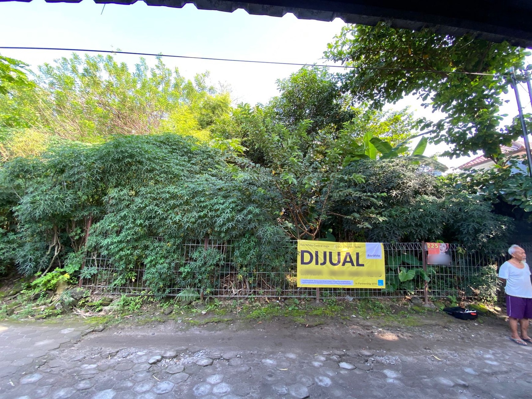 Tanah Pekarangan 405 Meter Persegi Lokasi Dekat Kampus AMIKOM Condongcatur Depok Sleman