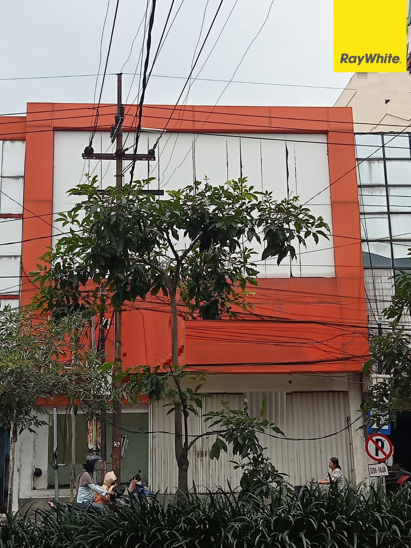 Disewakan Ruko 3 lantai di Jl Kedungdoro Surabaya Pusat