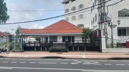 Rumah SHM Nol Jalan Raya Darmo dekat Tunjungan Plaza cocok Untuk Cafe, Kantor dan Bank
