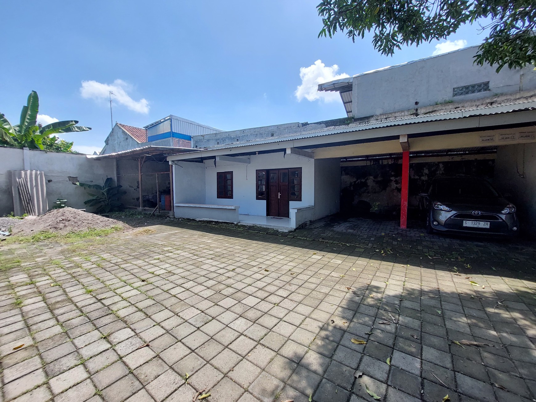Rumah lama pusat kota jombang raya dr sutomo strategis untuk usaha Resto, caffe, klinik, hotel atau lainya
