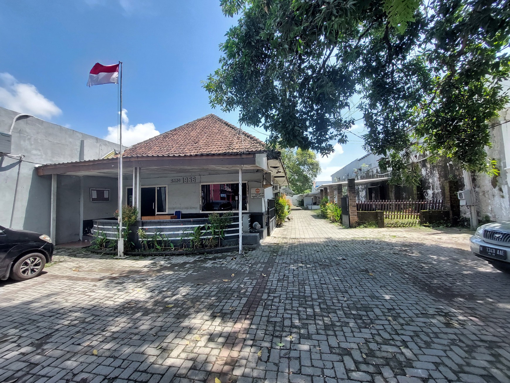 Rumah lama pusat kota jombang raya dr sutomo strategis untuk usaha Resto, caffe, klinik, hotel atau lainya