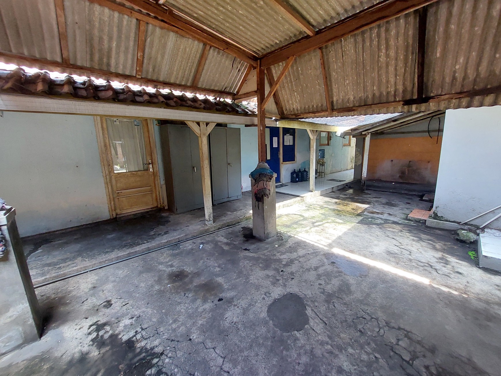 Rumah lama pusat kota jombang raya dr sutomo strategis untuk usaha Resto, caffe, klinik, hotel atau lainya