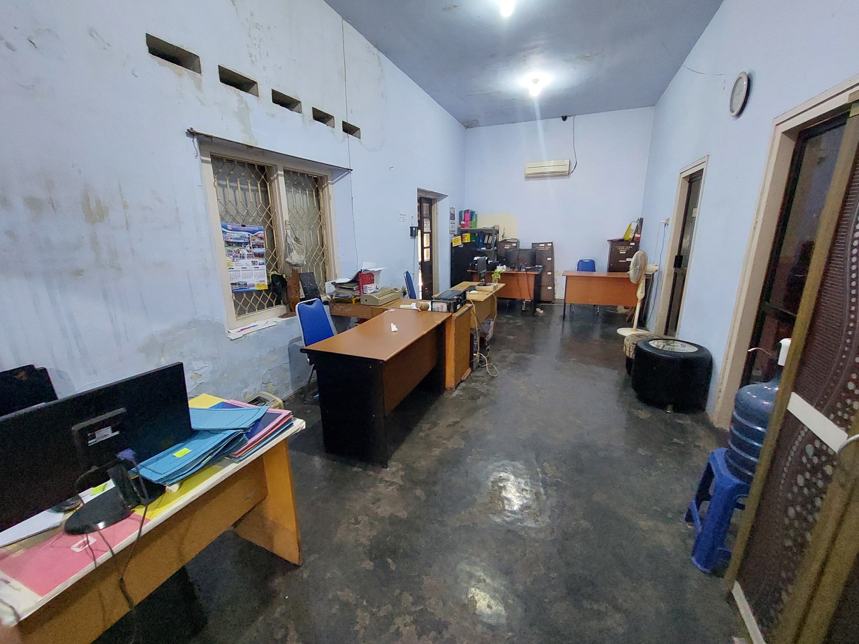 Rumah lama pusat kota jombang raya dr sutomo strategis untuk usaha Resto, caffe, klinik, hotel atau lainya