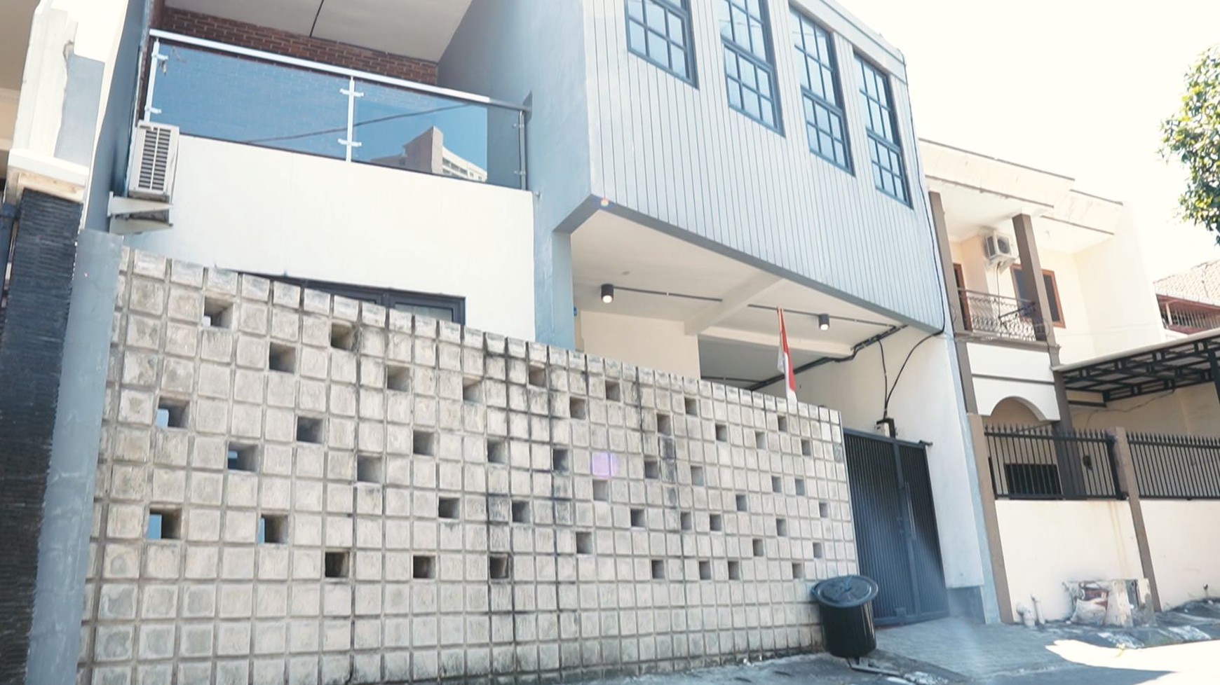 Dijual Rumah Ex Kantor  Jl.Simpang Darmo Permai Selatan Modern Design 2 Lantai  Surabaya Barat