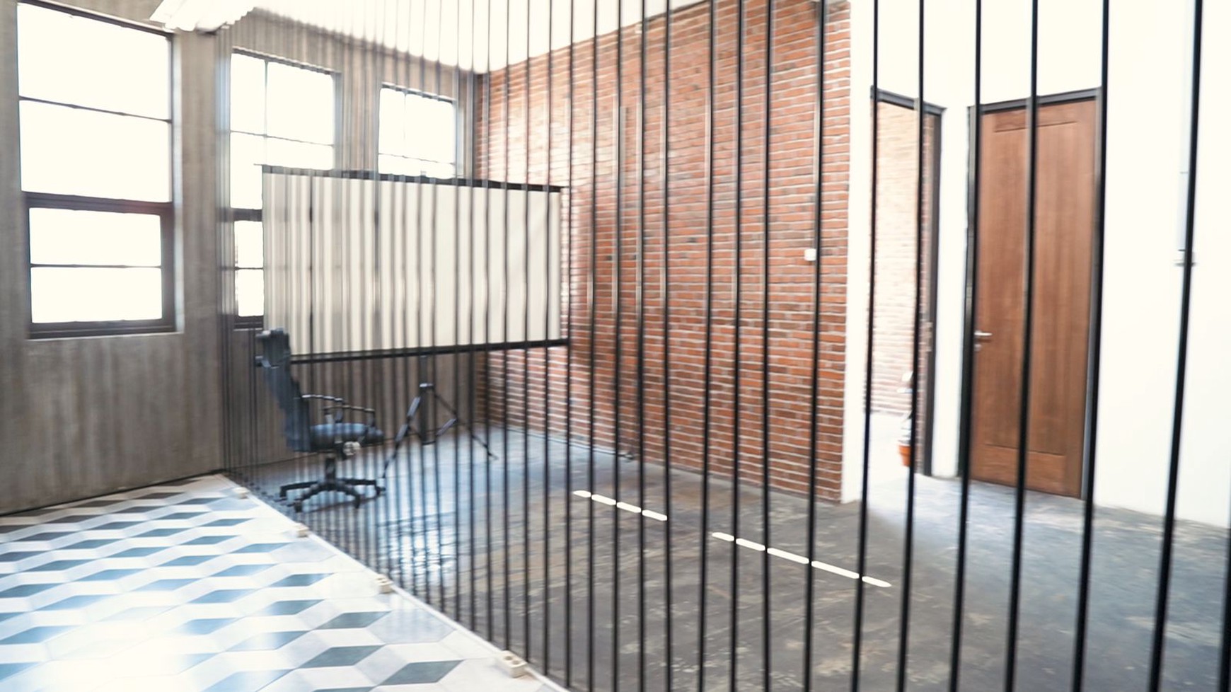 Dijual Rumah Ex Kantor Jl.Simpang Darmo Permai Selatan Modern Design 2 Lantai Surabaya Barat