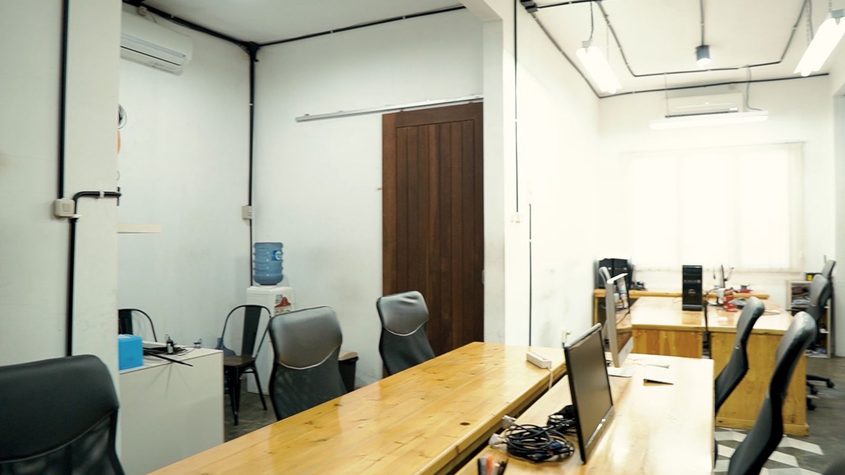 Dijual Rumah Ex Kantor Jl.Simpang Darmo Permai Selatan Modern Design 2 Lantai Surabaya Barat