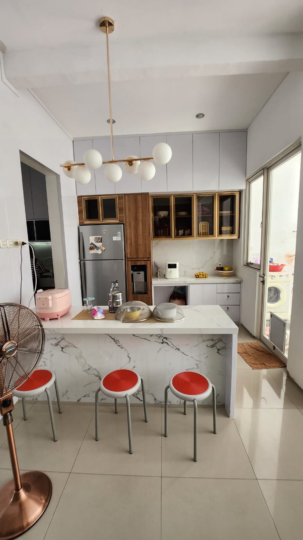 Dijual Rumah SEMI FURNITURE Royal Residence Surabaya Barat