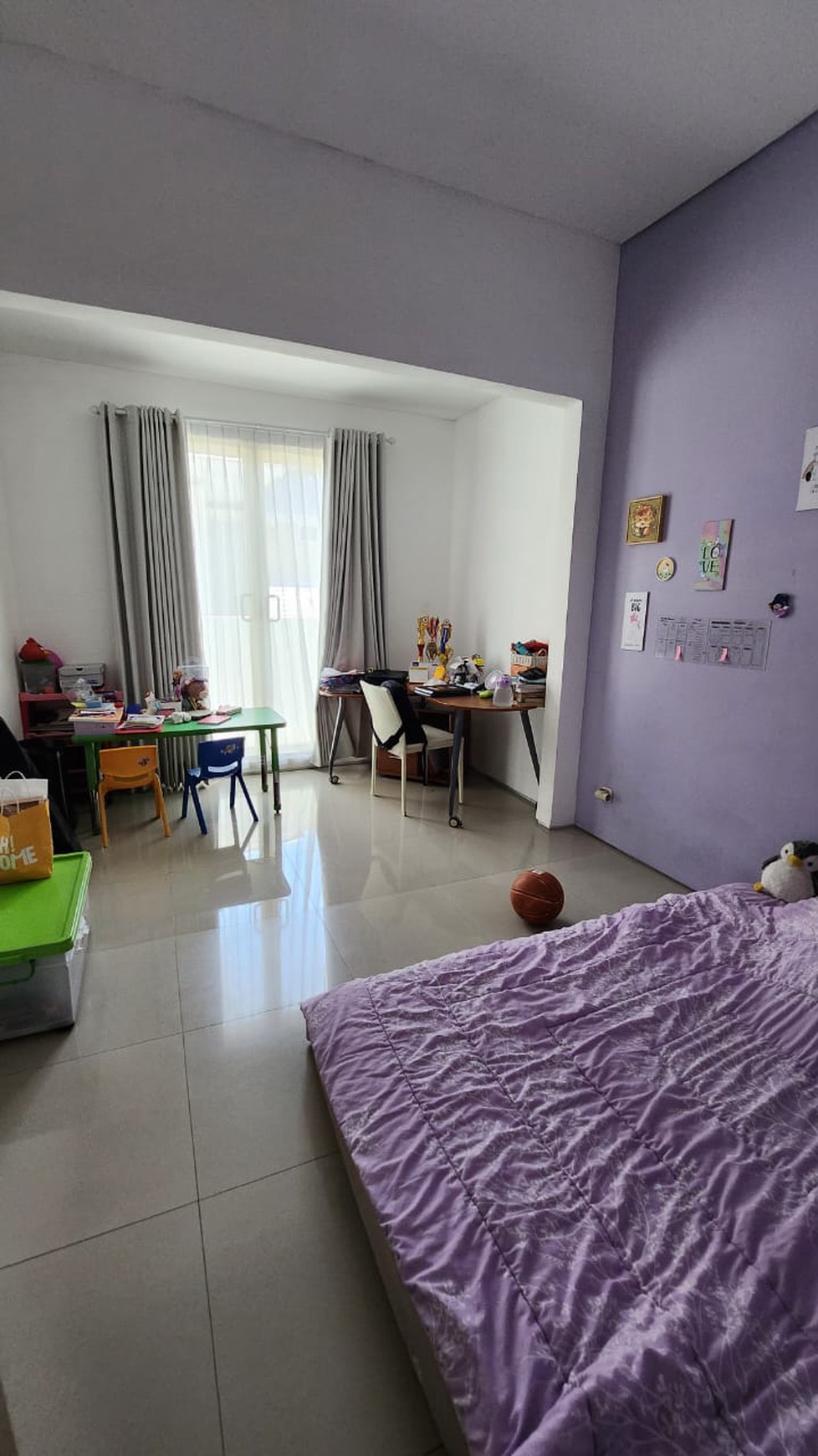 Dijual Rumah SEMI FURNITURE Royal Residence Surabaya Barat