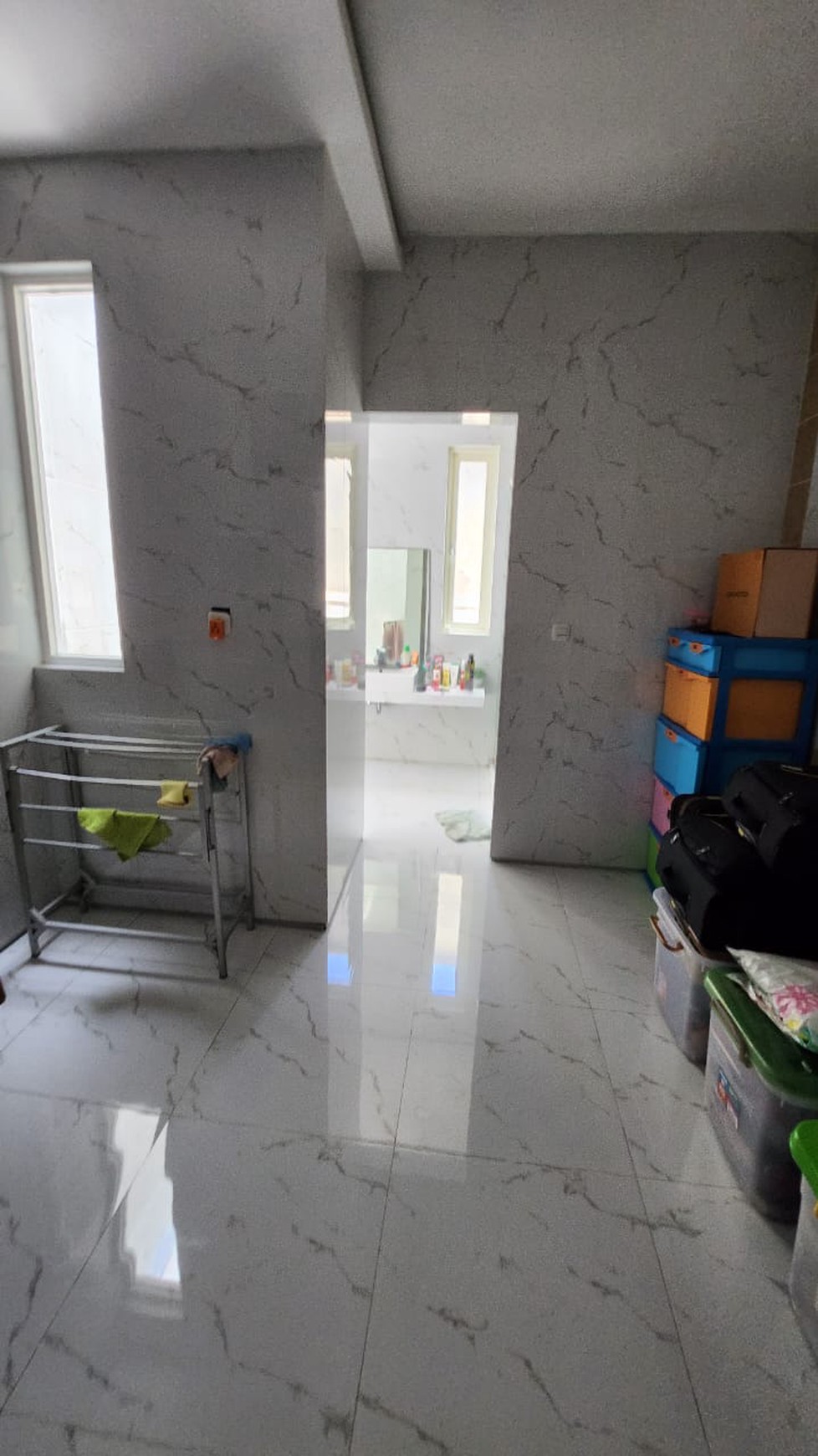 Dijual Rumah SEMI FURNITURE Royal Residence Surabaya Barat