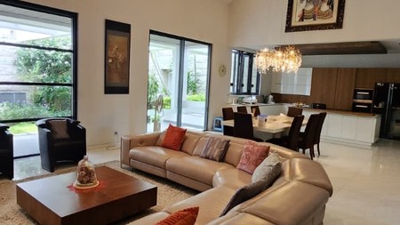 Dijual 780 m2 Rumah Mewah Golf area FULL FURNISHED Mewah plus LIFT  ( Hunian Sekeliling area Golf )  Surabaya Barat