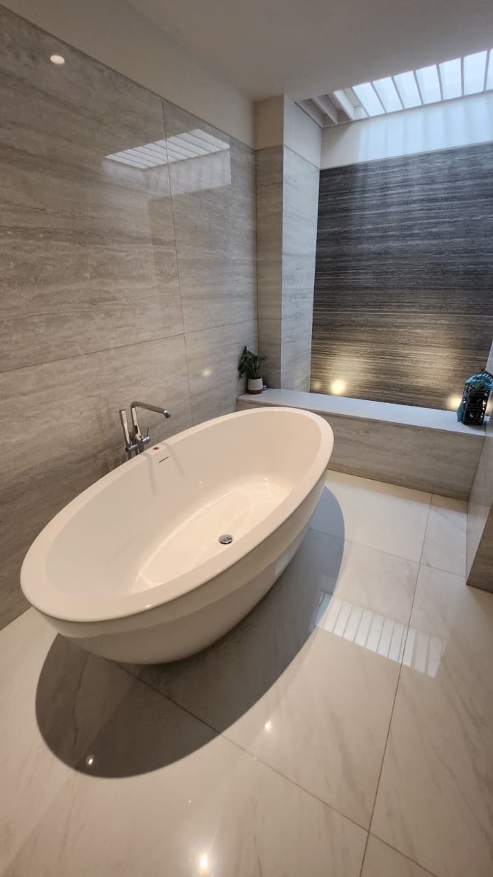 Dijual 780 m2 Rumah Mewah Golf area FULL FURNISHED Mewah plus LIFT  ( Hunian Sekeliling area Golf )  Surabaya Barat