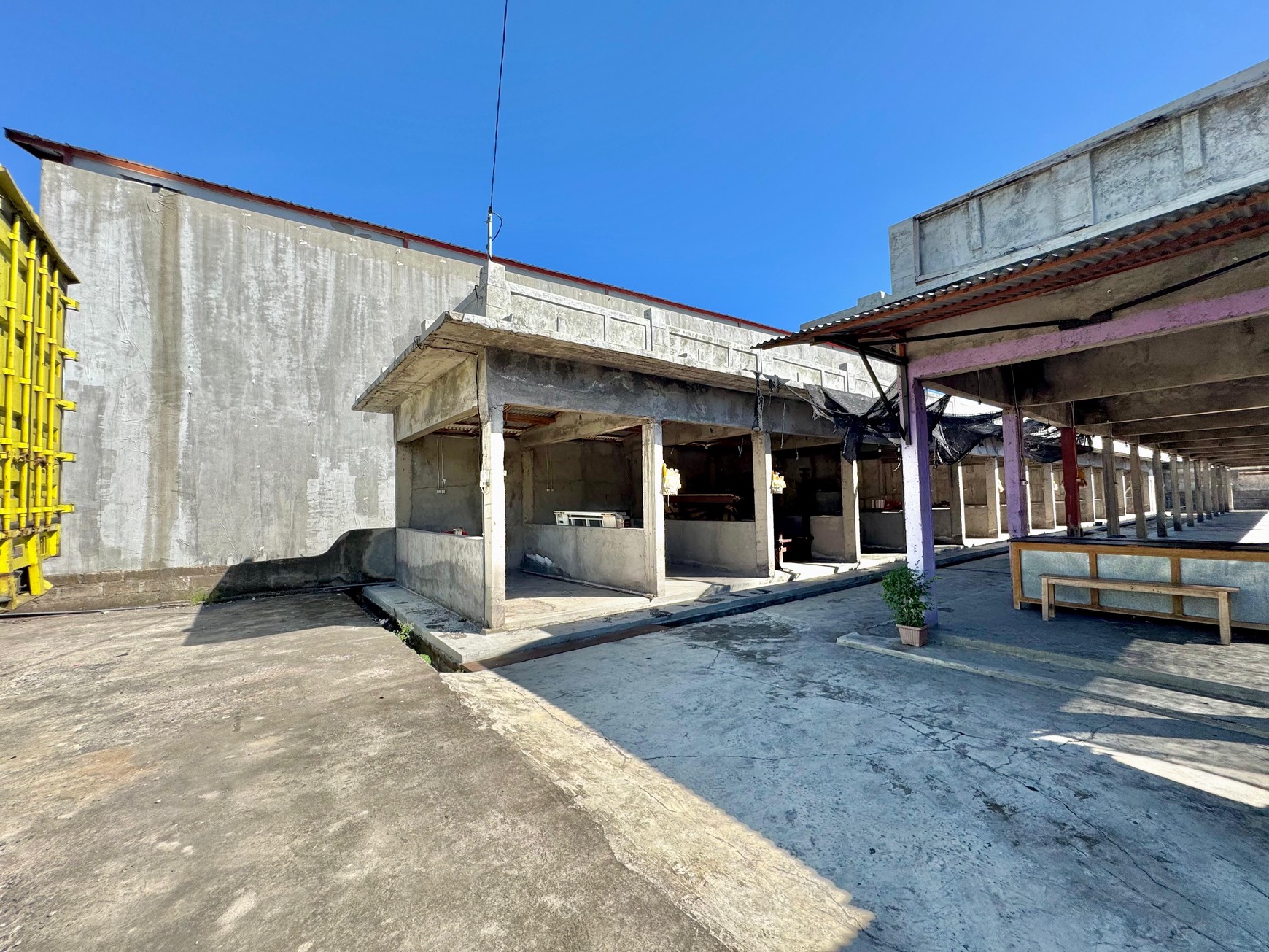 STRATEGIC COMMERCIAL PROPERTY WITH 26 SHOP UNITS ON MAIN ROAD