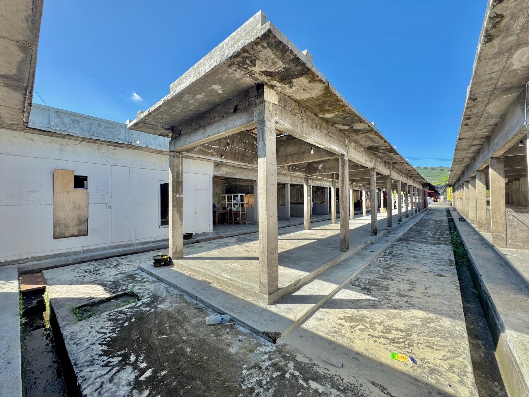 STRATEGIC COMMERCIAL PROPERTY WITH 26 SHOP UNITS ON MAIN ROAD