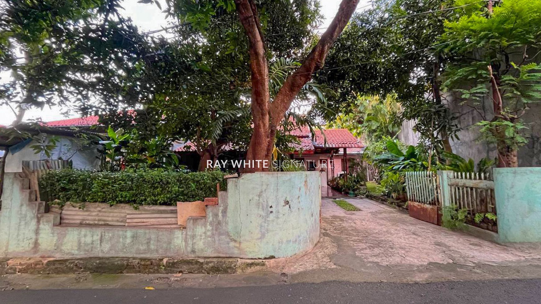 Dijual Rumah Lama di Jl Soka Komplek MPR