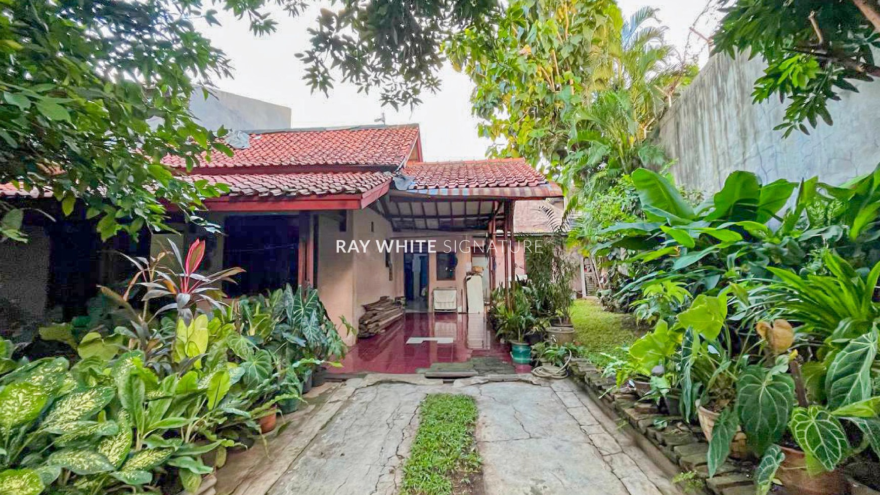 Dijual Rumah Lama di Jl Soka Komplek MPR