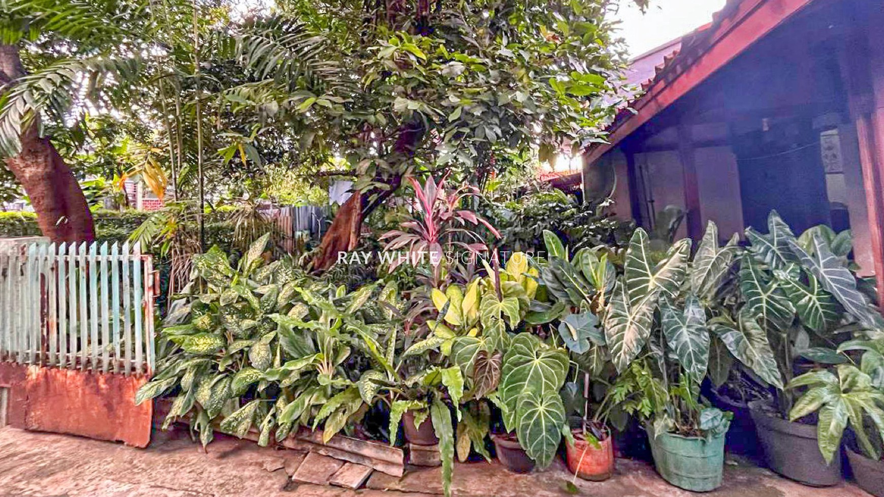 Dijual Rumah Lama di Jl Soka Komplek MPR