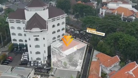 Rumah Usaha di Pusat Kota Surabaya nol jalan Raya Darmo