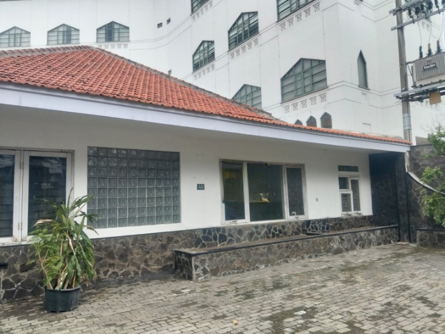 Rumah Usaha di Pusat Kota Surabaya nol jalan Raya Darmo