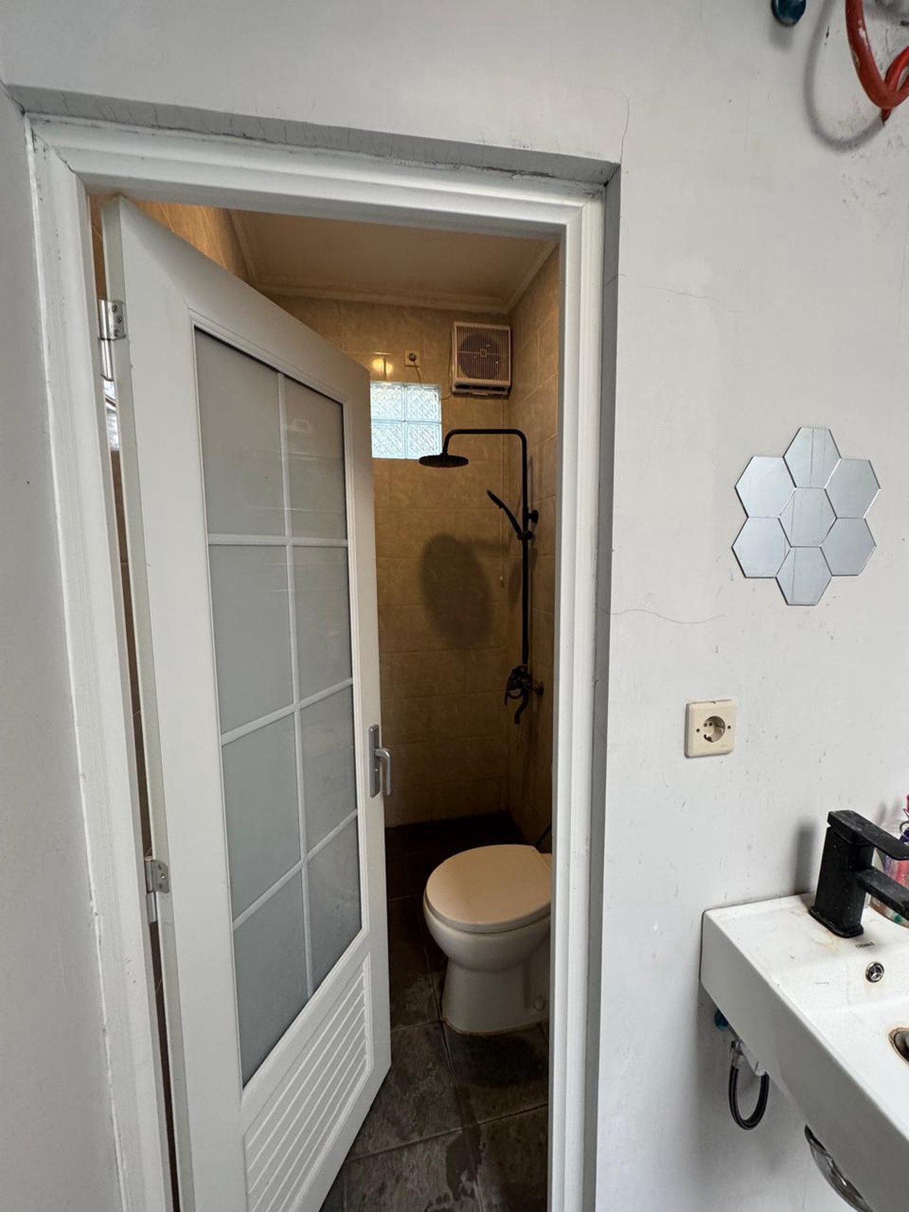 Rumah Minimalis, 1 Lantai dalam Cluster di Jurang Mangu