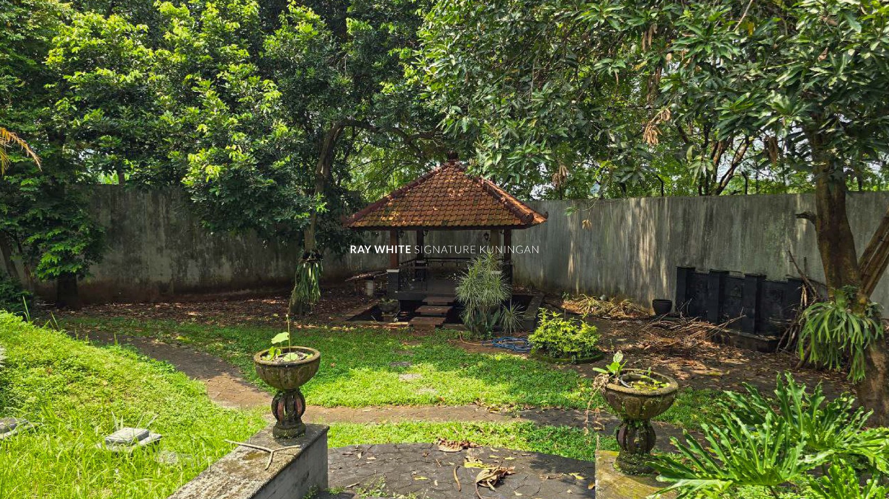 Rumah Lama Cocok Untuk Town House dekat TMII di Ceger Permai