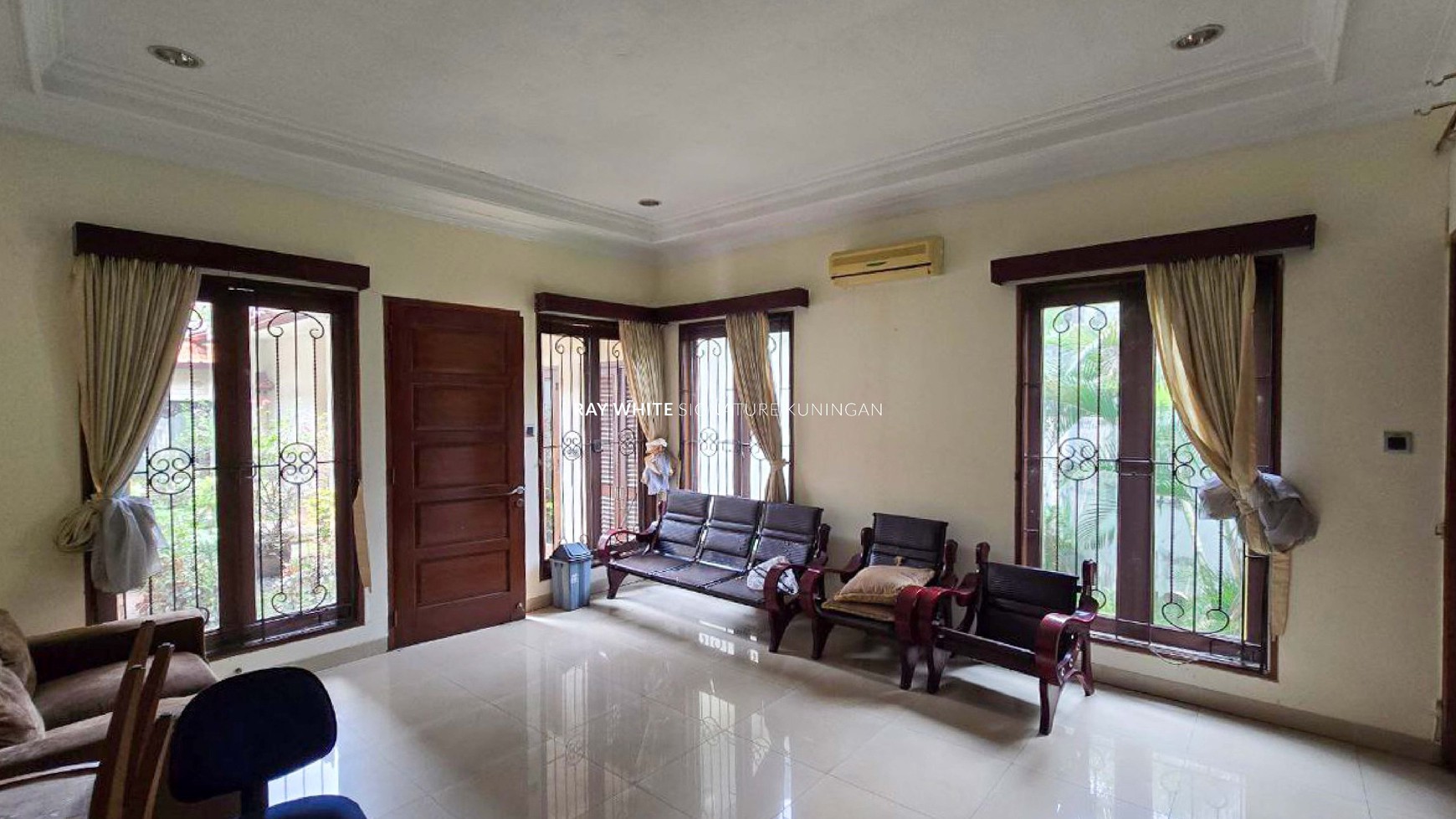 Rumah Lama Cocok Untuk Town House dekat TMII di Ceger Permai