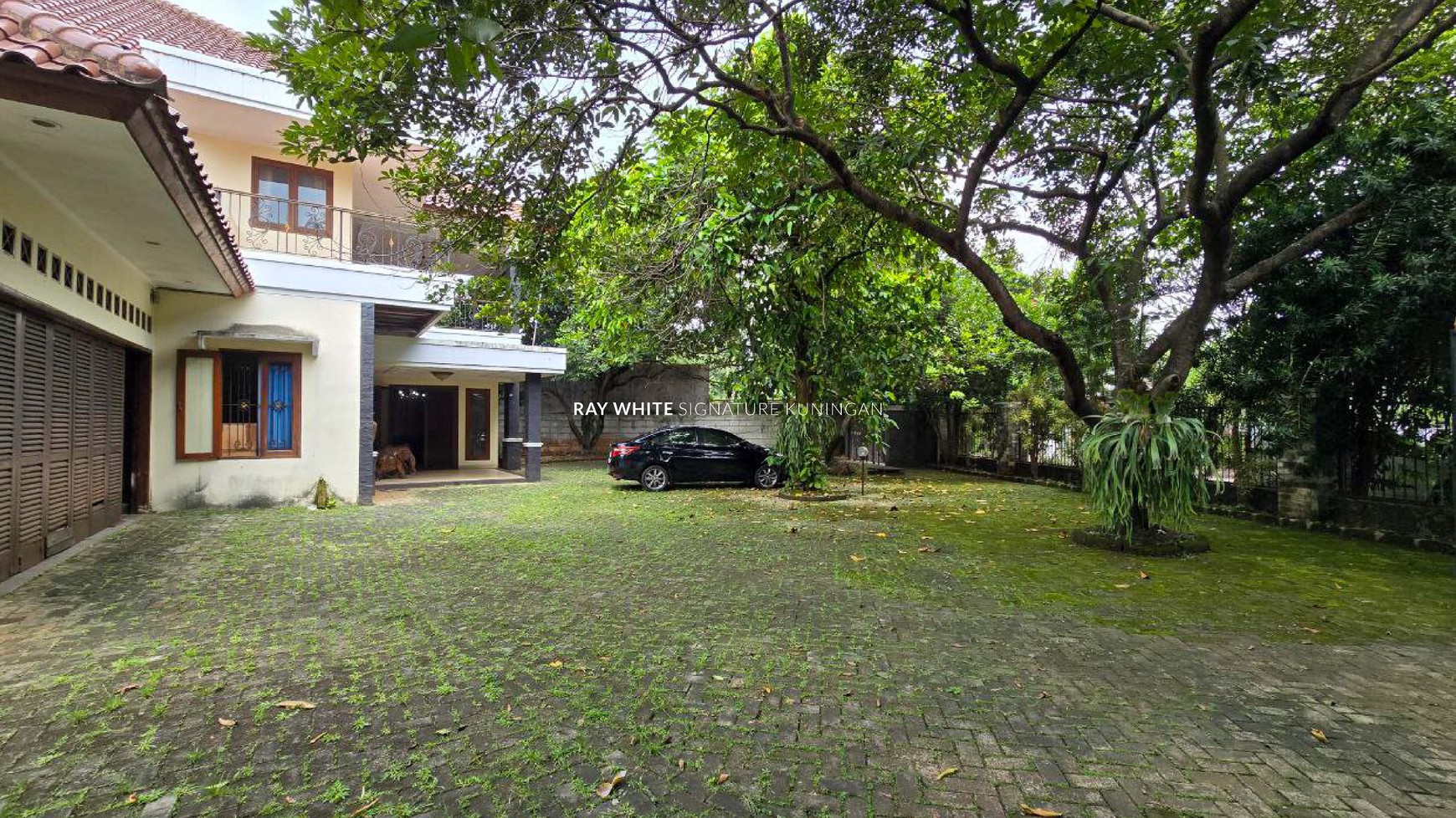 Rumah Lama Cocok Untuk Town House dekat TMII di Ceger Permai