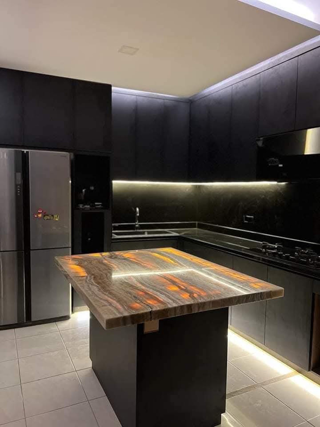 Rumah 2 lantai, bagus, dalam Cluster keamanan 24 Jam di Ciputat