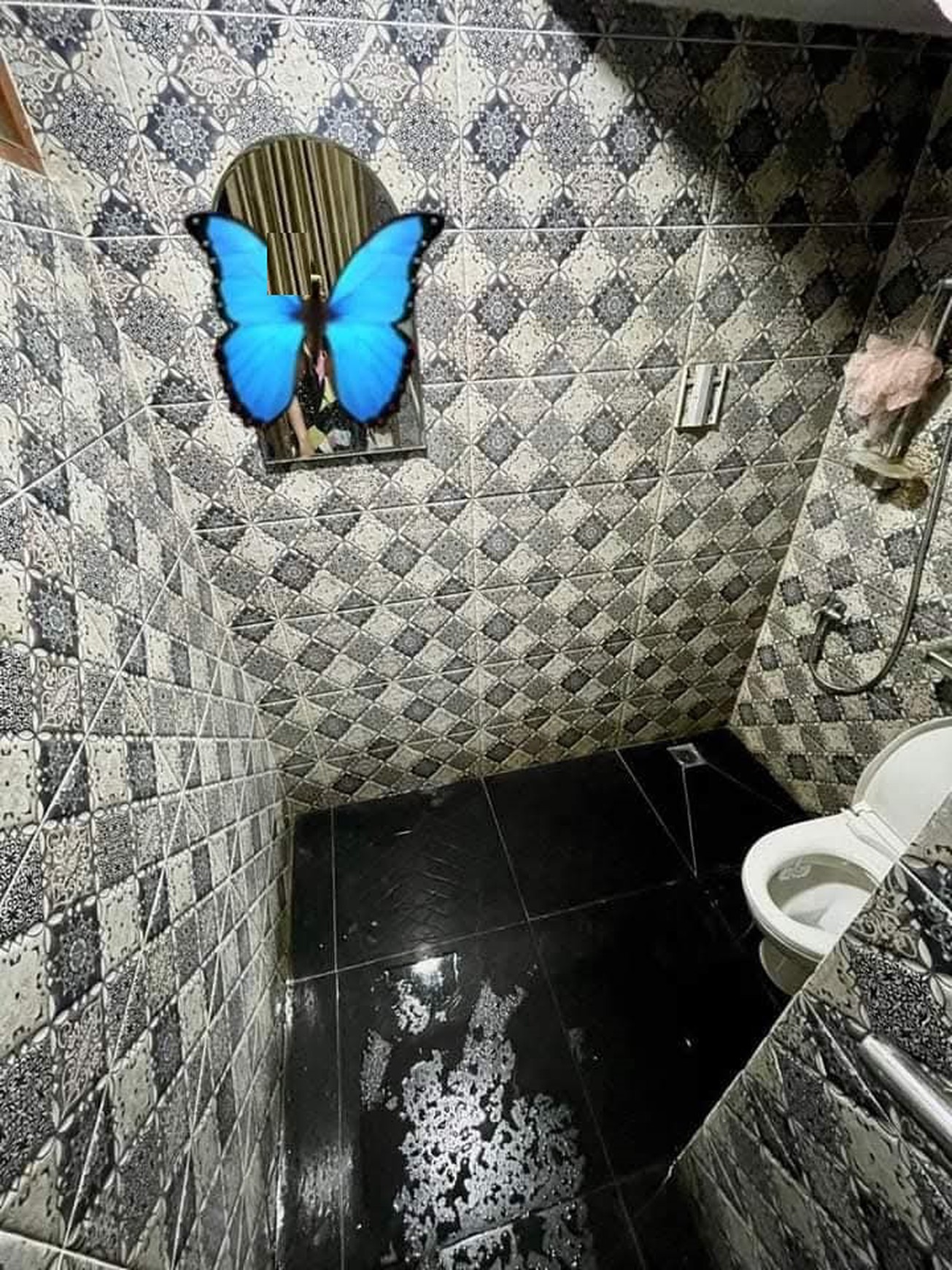 Rumah 2 lantai, bagus, dalam Cluster keamanan 24 Jam di Ciputat