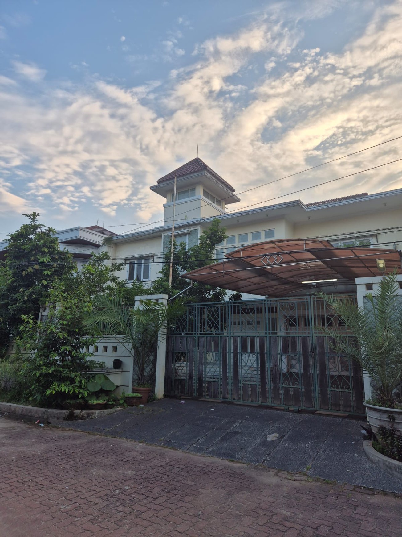 Hunian nyaman dengan S. Pool private di lebak bulus jakarta